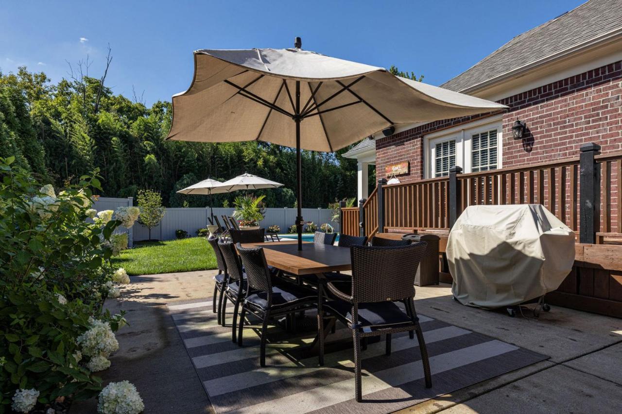 Holiday home Beautiful 4 Bedroom 4.5 Bath, Executive W In Ground Pool & Handicap Accessible! Louisville