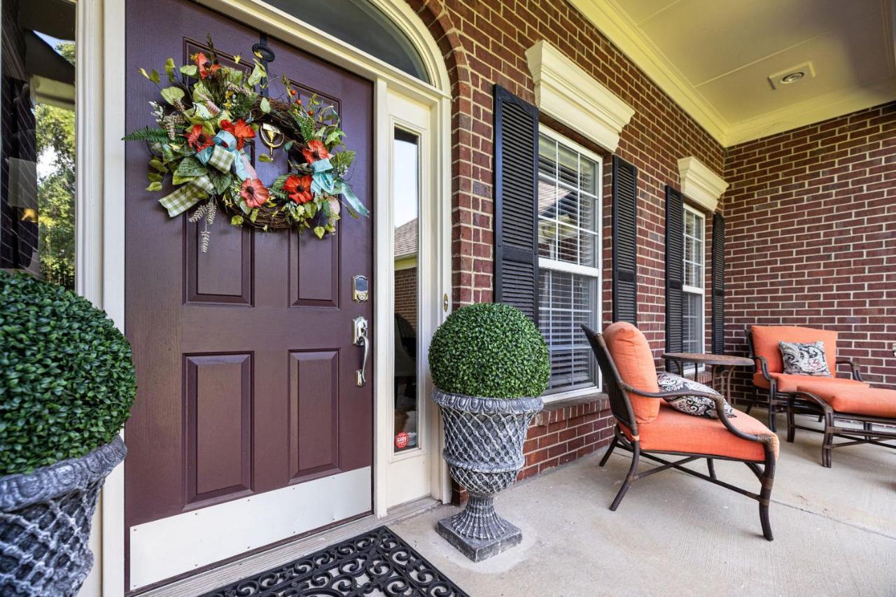 Beautiful 4 Bedroom 4.5 Bath, Executive W In Ground Pool & Handicap Accessible! * Louisville
