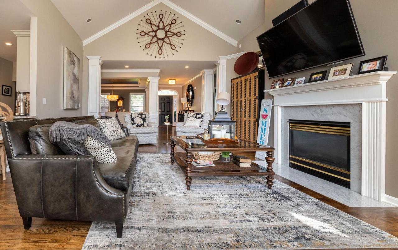 Holiday home Beautiful 4 Bedroom 4.5 Bath, Executive W In Ground Pool & Handicap Accessible! Louisville