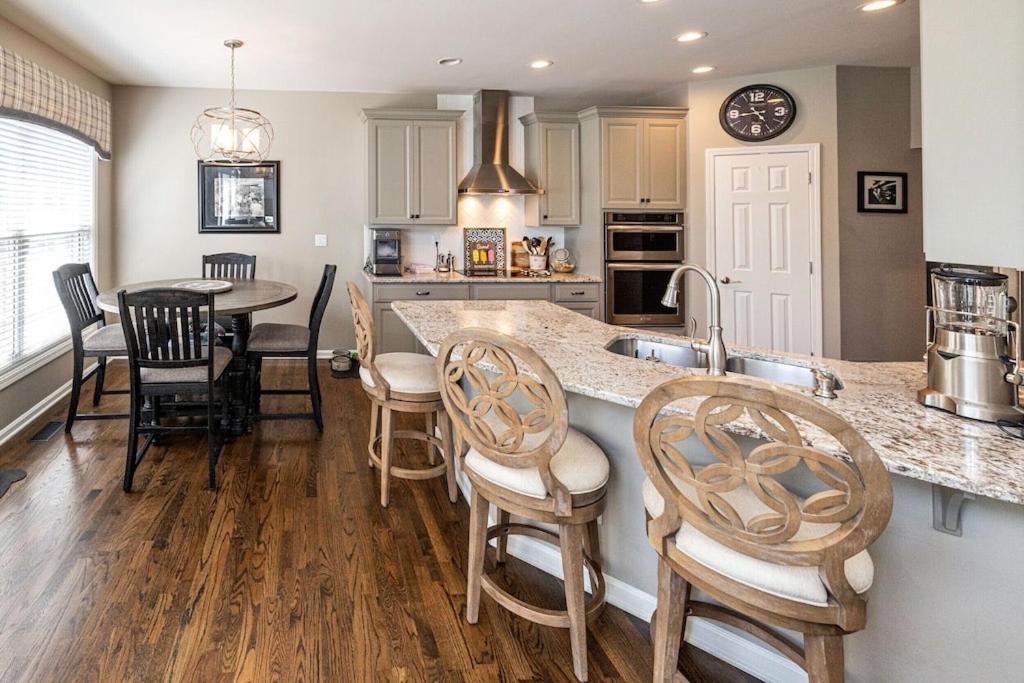 Beautiful 4 Bedroom 4.5 Bath, Executive W In Ground Pool & Handicap Accessible! Louisville