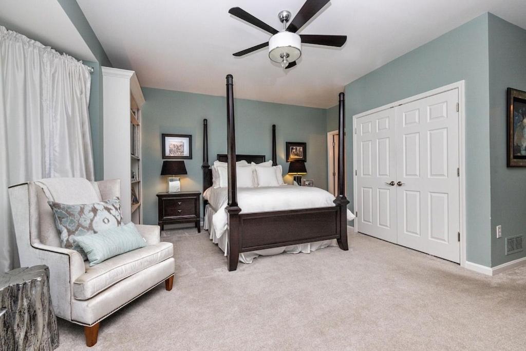 Holiday home Beautiful 4 Bedroom 4.5 Bath, Executive W In Ground Pool & Handicap Accessible! Louisville