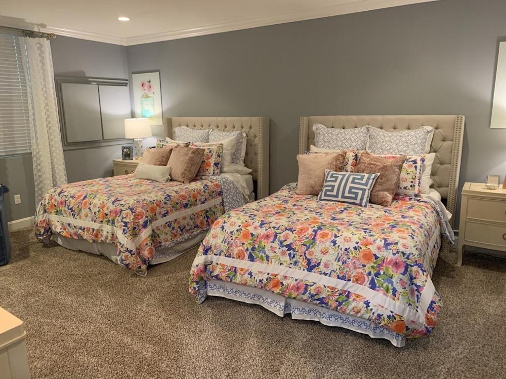 Beautiful 4 Bedroom 4.5 Bath, Executive W In Ground Pool & Handicap Accessible! * Louisville